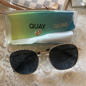 Quay sunglasses never worn JEZABELL